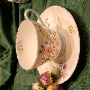 Enchanting SHELLEY TEACUP/SAUCER SET, "Wild Flowers" #13668 euc
